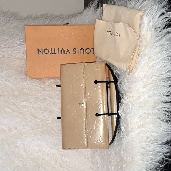 Louis Vuitton Vernis Sarah Wallet EUC - Picture 5 of 17